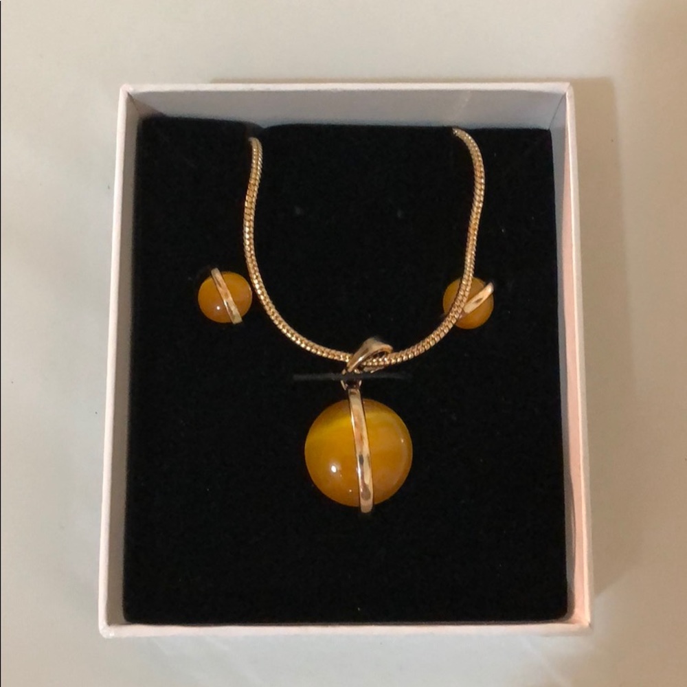 Wallis Gold Necklace and Earrings